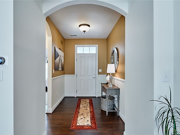 5th image of 204 Hill Place Dr