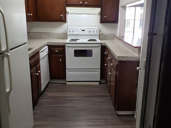 3rd image of 7236 East Pkwy #B2fad9d23