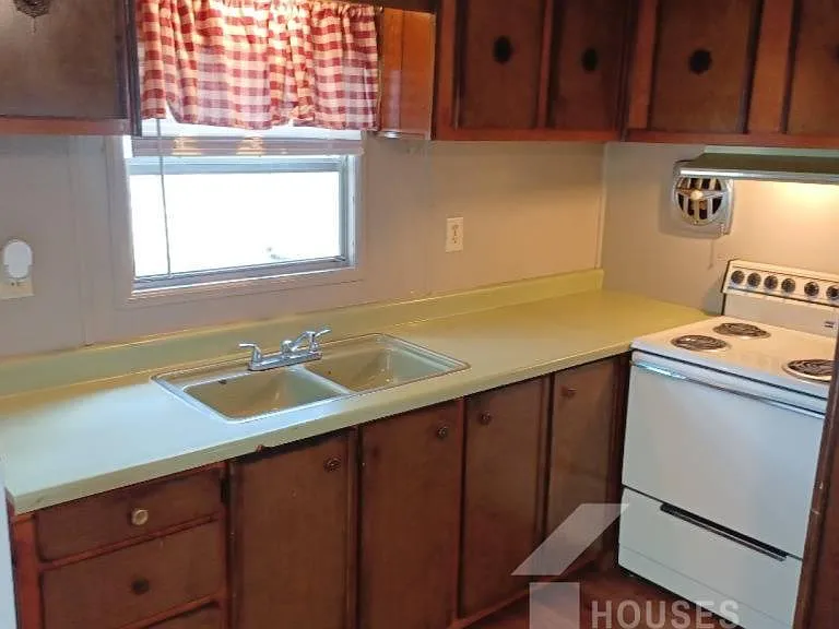110 Community Rd — Photo 4