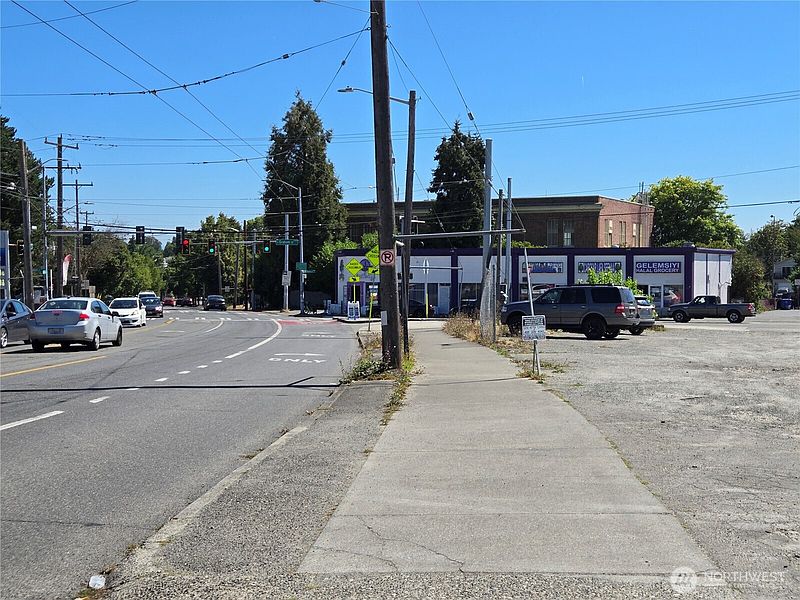 4th image of 6211 Rainier Avenue S