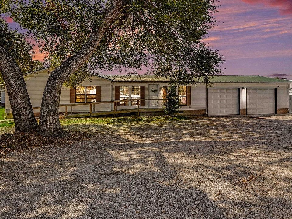 1st image of 784 Lewis Ln.