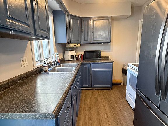 4th image of 606 11th St NE