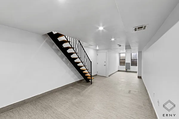 Rented by ERNY LLC | media 30