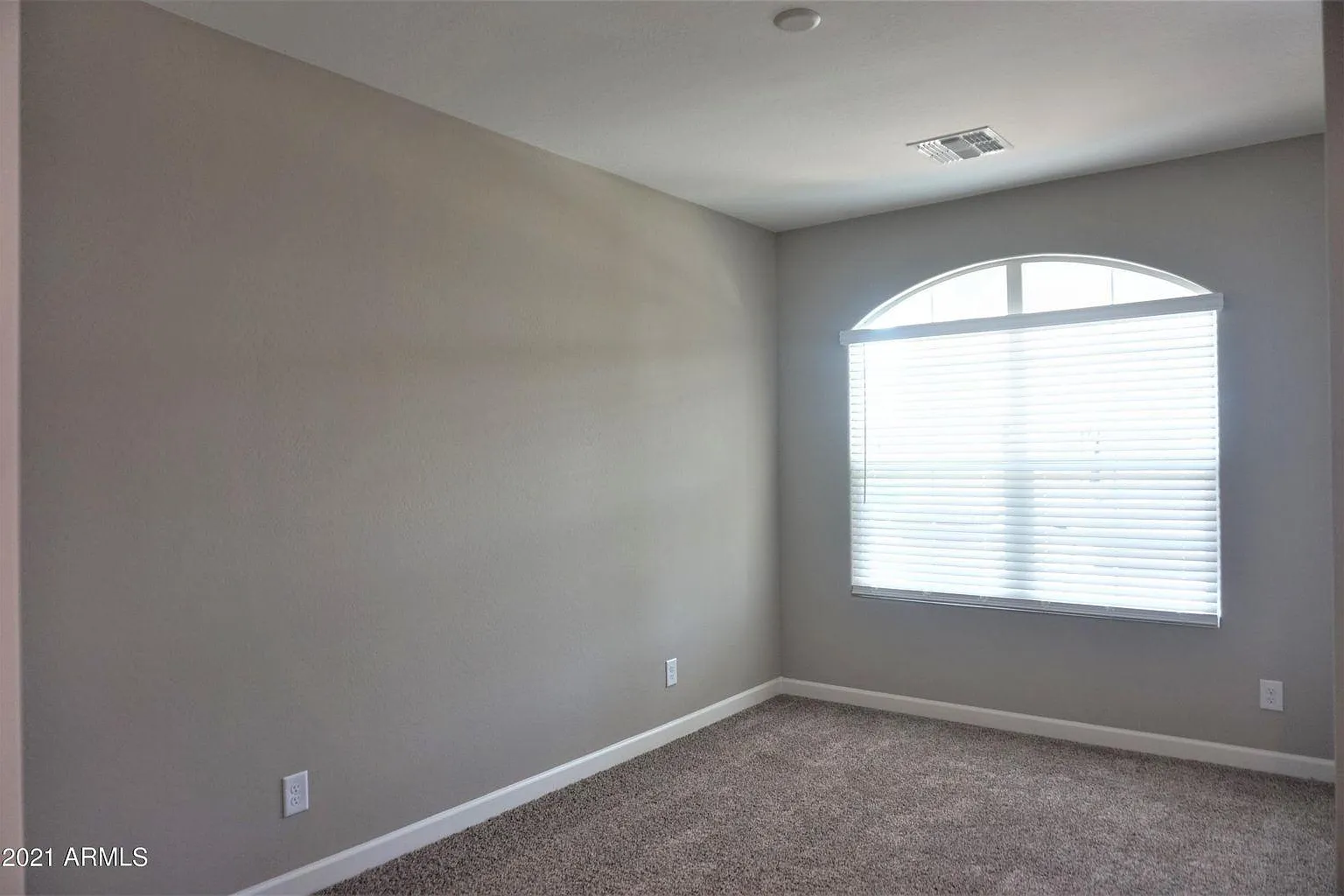 4 bed, 1915 sqft, $2,600 — Photo 3