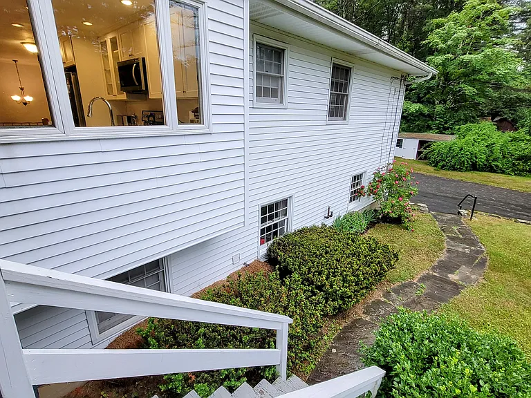281 N Plain Rd — Photo 33