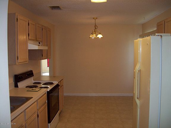 5th image of 2452 N TWIN SPRINGS Drive