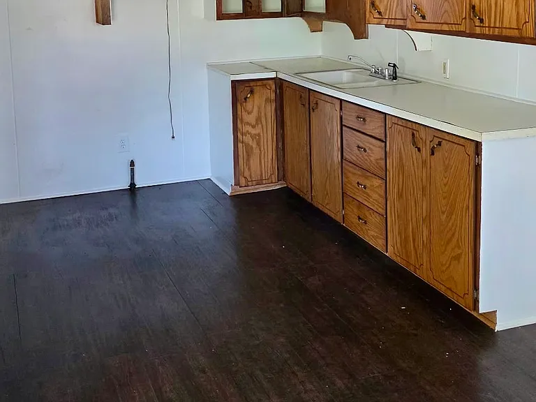 624 W Polk St — Photo 3