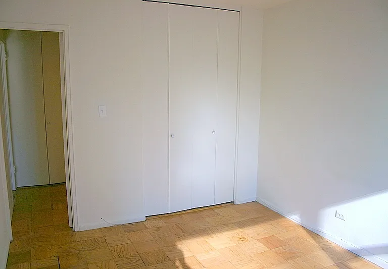 330 E 46th St #9J — Photo 4