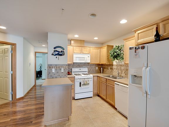 3rd image of 510 75th St SE Unit 201