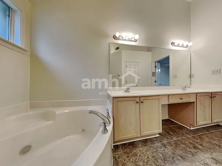 6889 Show Boat Ln — Photo 10