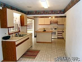 3rd image of 111 Hollyhock Ln