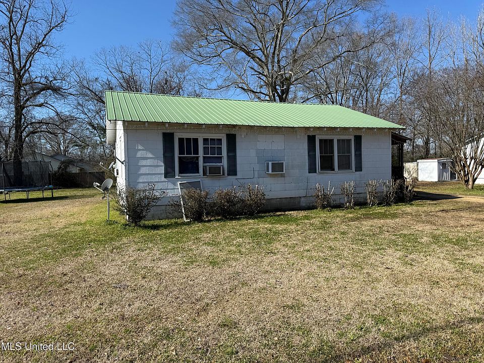 1st image of 108 Moore Ave