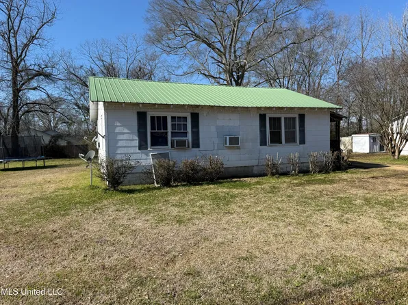 108 Moore Ave, Pelahatchie, MS 39145