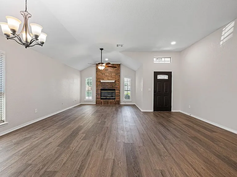 7717 Doris Dr — Photo 3