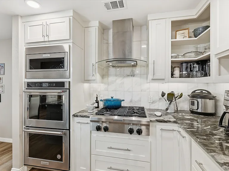 600 Raintree Cir — Photo 15
