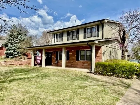 2211 Edgehill Rd, Salina, KS 67401