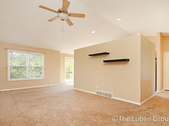 5th image of 460 Round Lake Ct