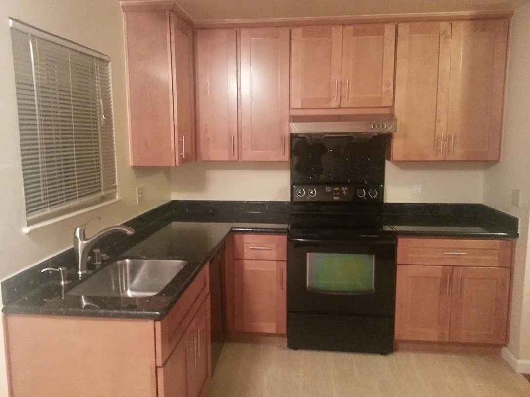 3 bed, 1200 sqft, $3,750 — Photo 2