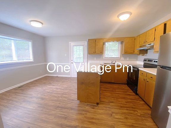 4th image of 2428 Moran St