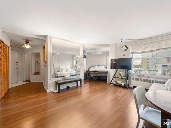 1450 Palisade Ave, Fort Lee, NJ 07024