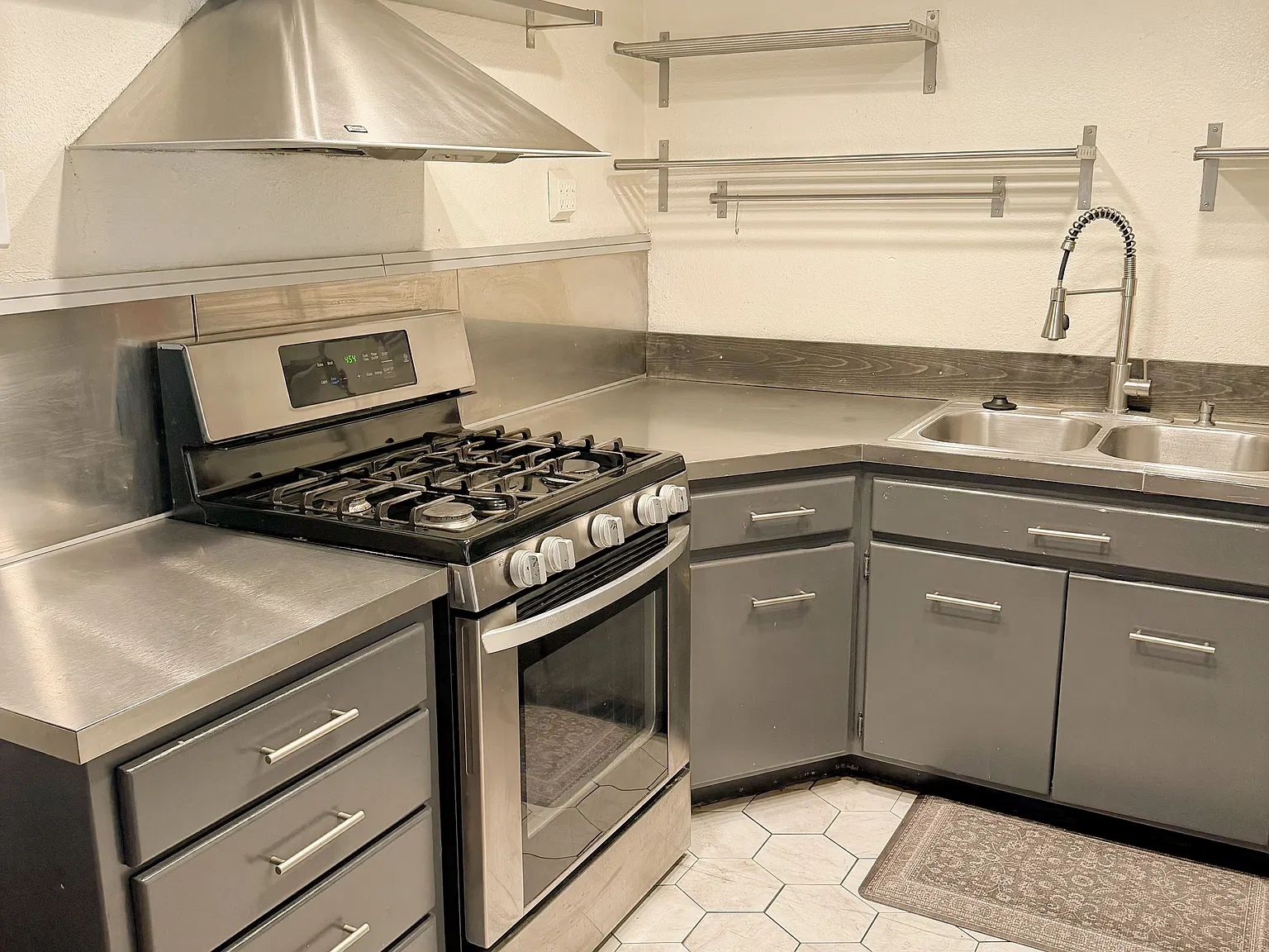 3 bed, 2.5 bath, 1250 sqft, $2,000 — Photo 2