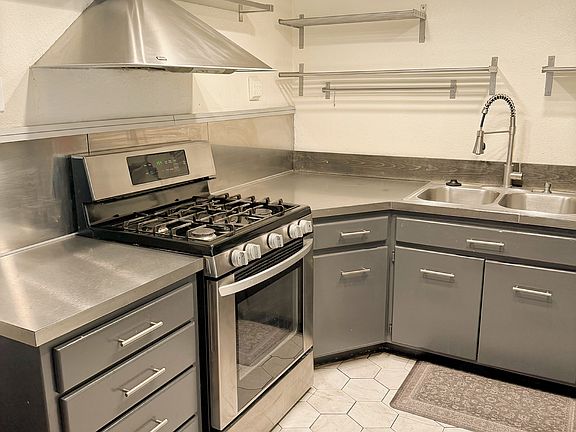 2nd image of 4338 Caliente St APT 9