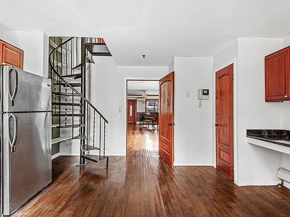 3rd image of 302 W 138th St #1