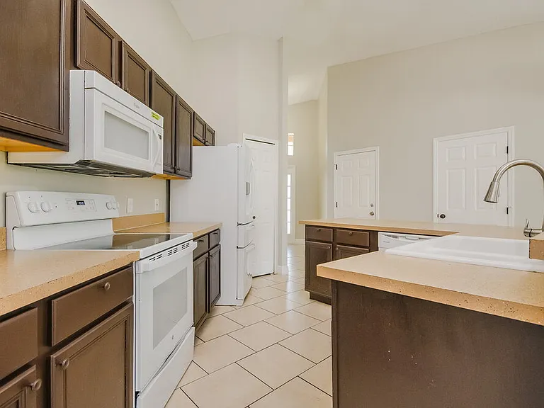 1320 Creekview Ct — Photo 8