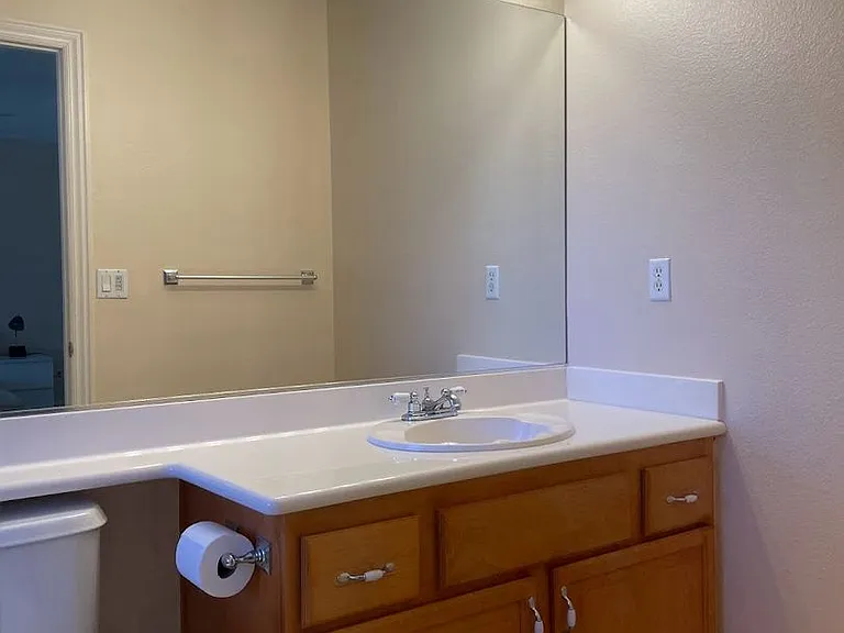 8757 Castle Hill Ave — Photo 40