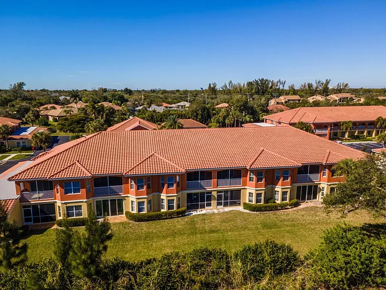 15989 Mandolin Bay Dr — Photo 33