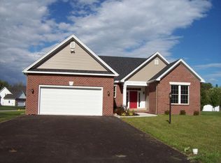 31 Nightfrost Ln, Henrietta, NY 14467