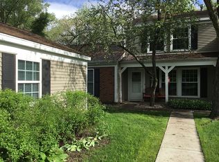 12 Forest Ln, Cary, IL 60013