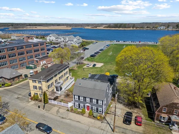 240 Merrimac St APT 4, Newburyport, MA 01950