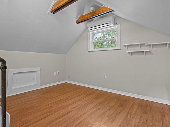 2nd image of 25 Desoto Pl APT 4