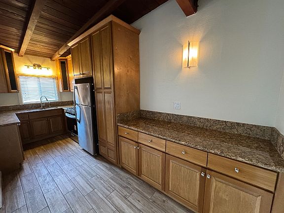 4th image of 1422 Manhattan Beach Blvd