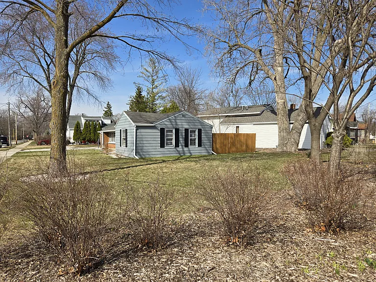 109 Irene St — Photo 9