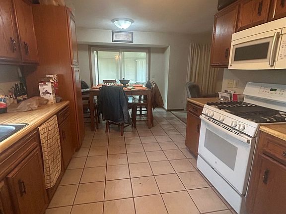 4th image of 9542 Steele Ct