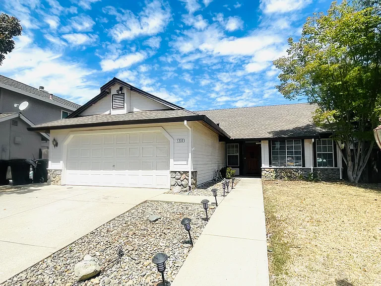 1232 Chablis Cir — Photo 2