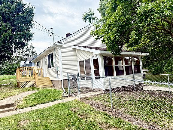 4th image of 1126 S Shiawassee St