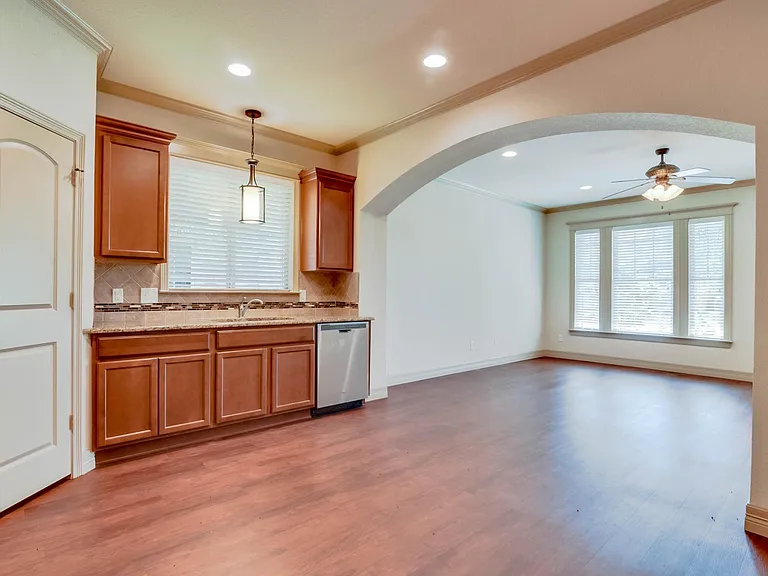 3238 McCart Ave — Photo 8