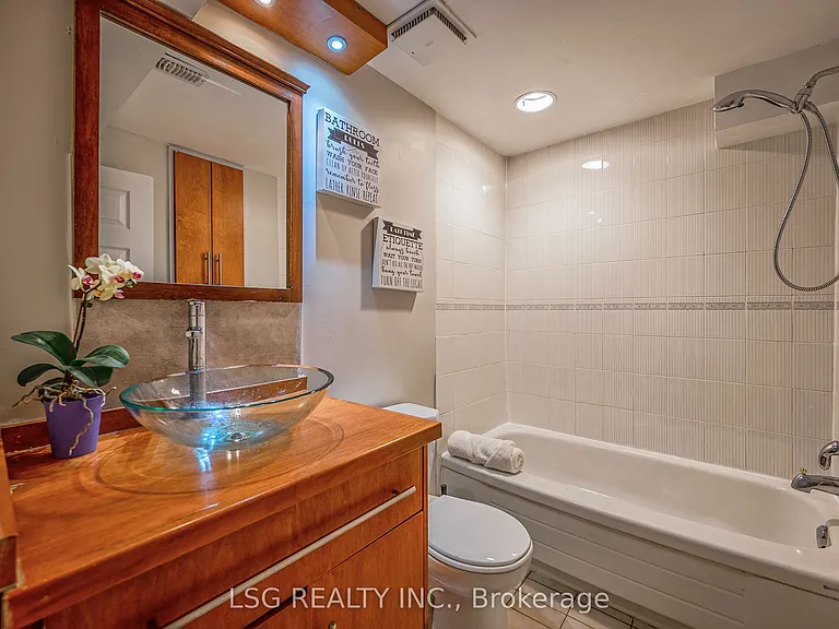 182 Lawrence Ave W #LOWER — Photo 8