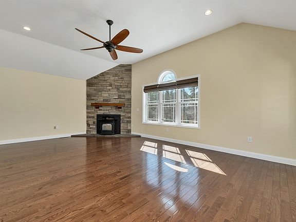 5th image of 142 Worcester Road