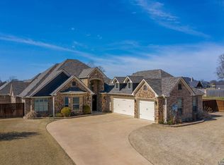104 Circle Club Ln, Longview, TX 75602