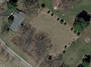 402 Oak Ln, Dixon, IL 61021