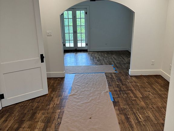 2nd image of 219 W Meadow St APT 2