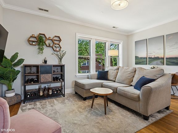 2nd image of 1518 W Waveland Ave #3