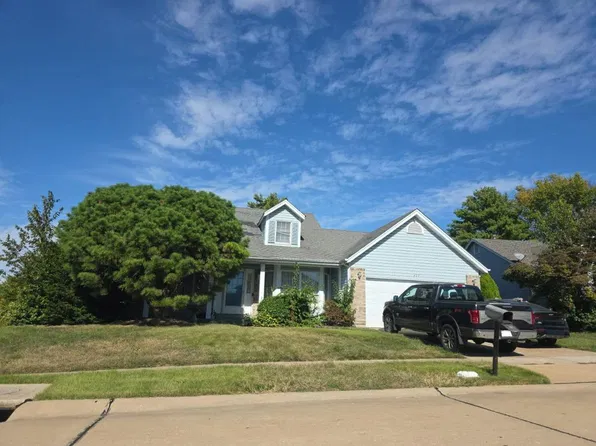 857 Sprinters Row Dr, Florissant, MO 63034