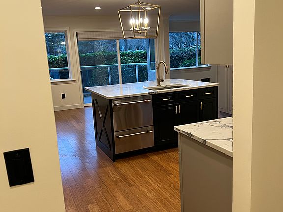 4th image of 9715 NE Juanita Dr #106