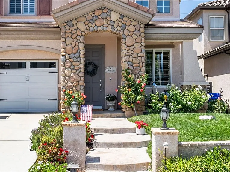 24231 Blossom Ct — Photo 3