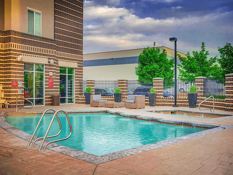 Avida Apartments — Photo 11